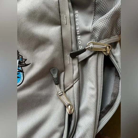 like a new The North Face Gray connector Athletic Backpack with Padded Straps